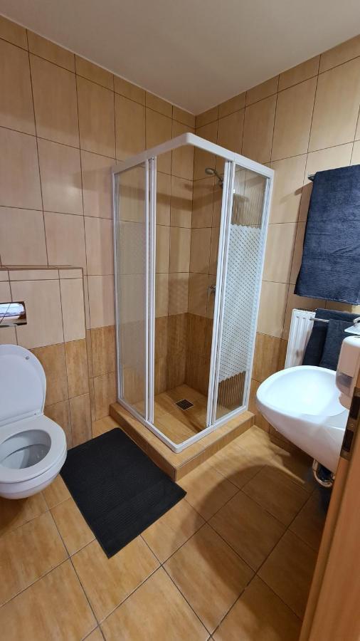Lucsony Apartman Mosonmagyaróvár Buitenkant foto