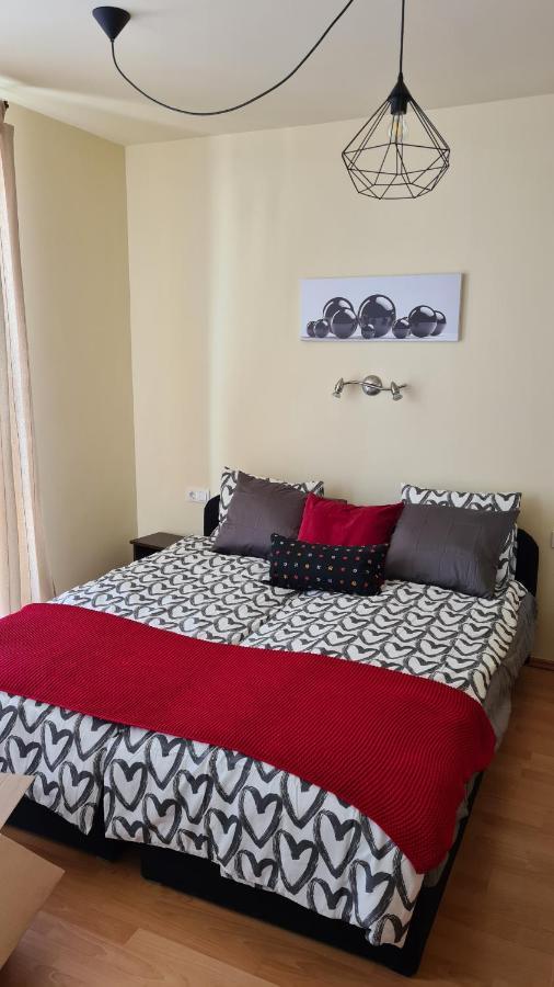 Lucsony Apartman Mosonmagyaróvár Buitenkant foto