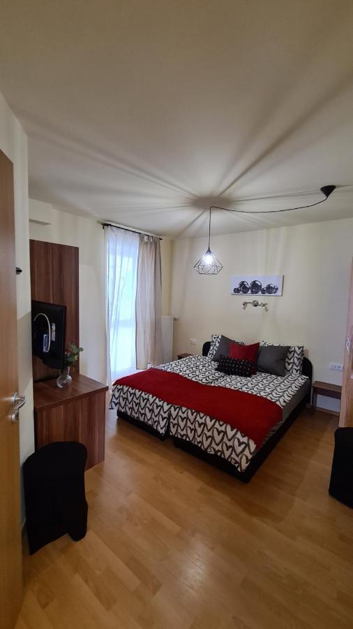 Lucsony Apartman Mosonmagyaróvár Buitenkant foto