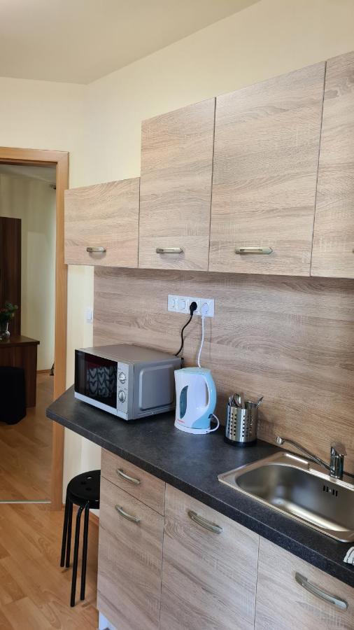 Lucsony Apartman Mosonmagyaróvár Buitenkant foto