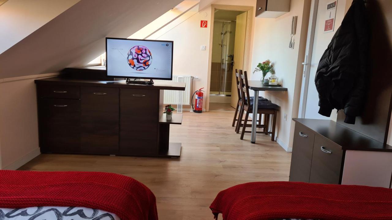 Lucsony Apartman Mosonmagyaróvár Buitenkant foto