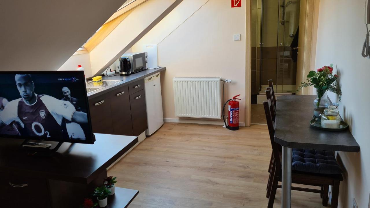 Lucsony Apartman Mosonmagyaróvár Buitenkant foto