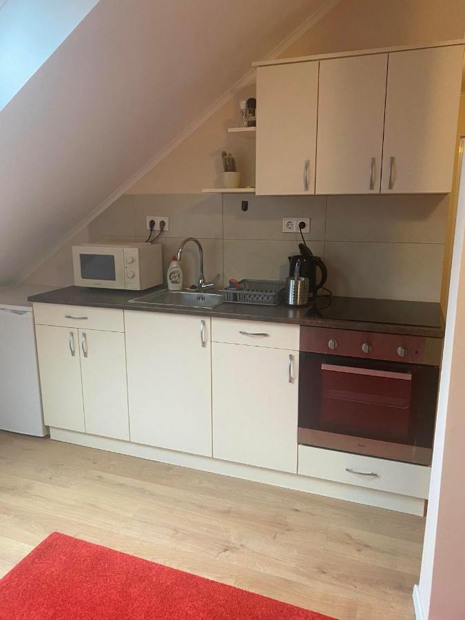 Lucsony Apartman Mosonmagyaróvár Buitenkant foto