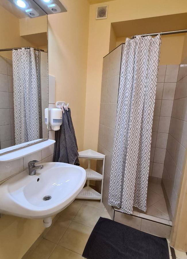 Lucsony Apartman Mosonmagyaróvár Buitenkant foto
