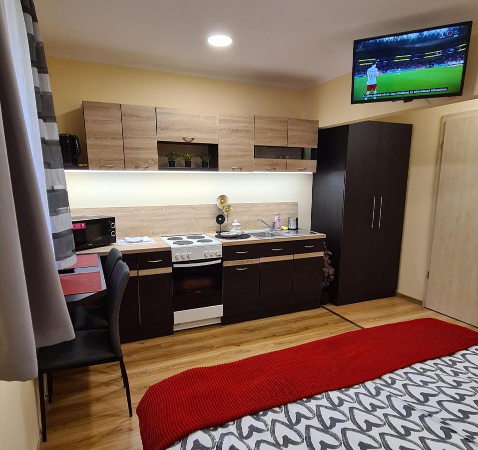 Lucsony Apartman Mosonmagyaróvár Buitenkant foto