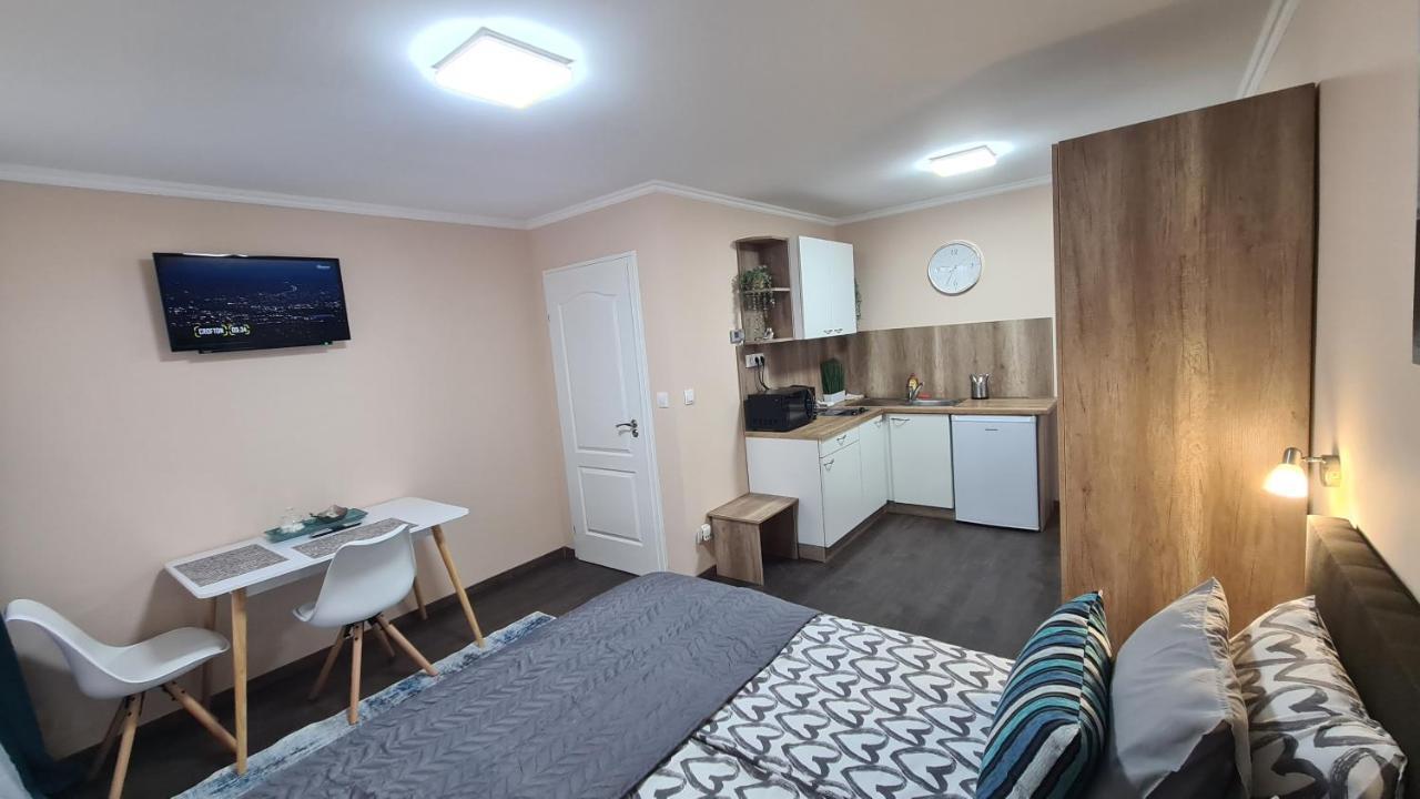 Lucsony Apartman Mosonmagyaróvár Buitenkant foto