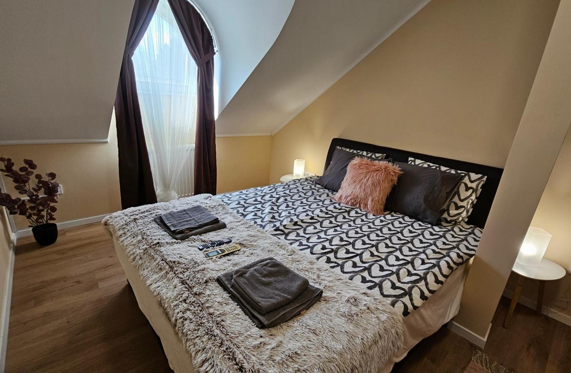 Lucsony Apartman Mosonmagyaróvár Buitenkant foto