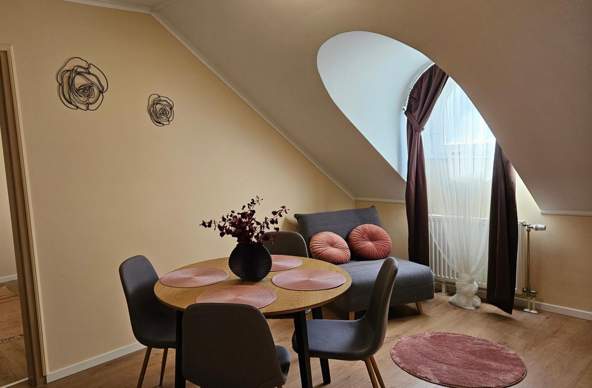 Lucsony Apartman Mosonmagyaróvár Buitenkant foto