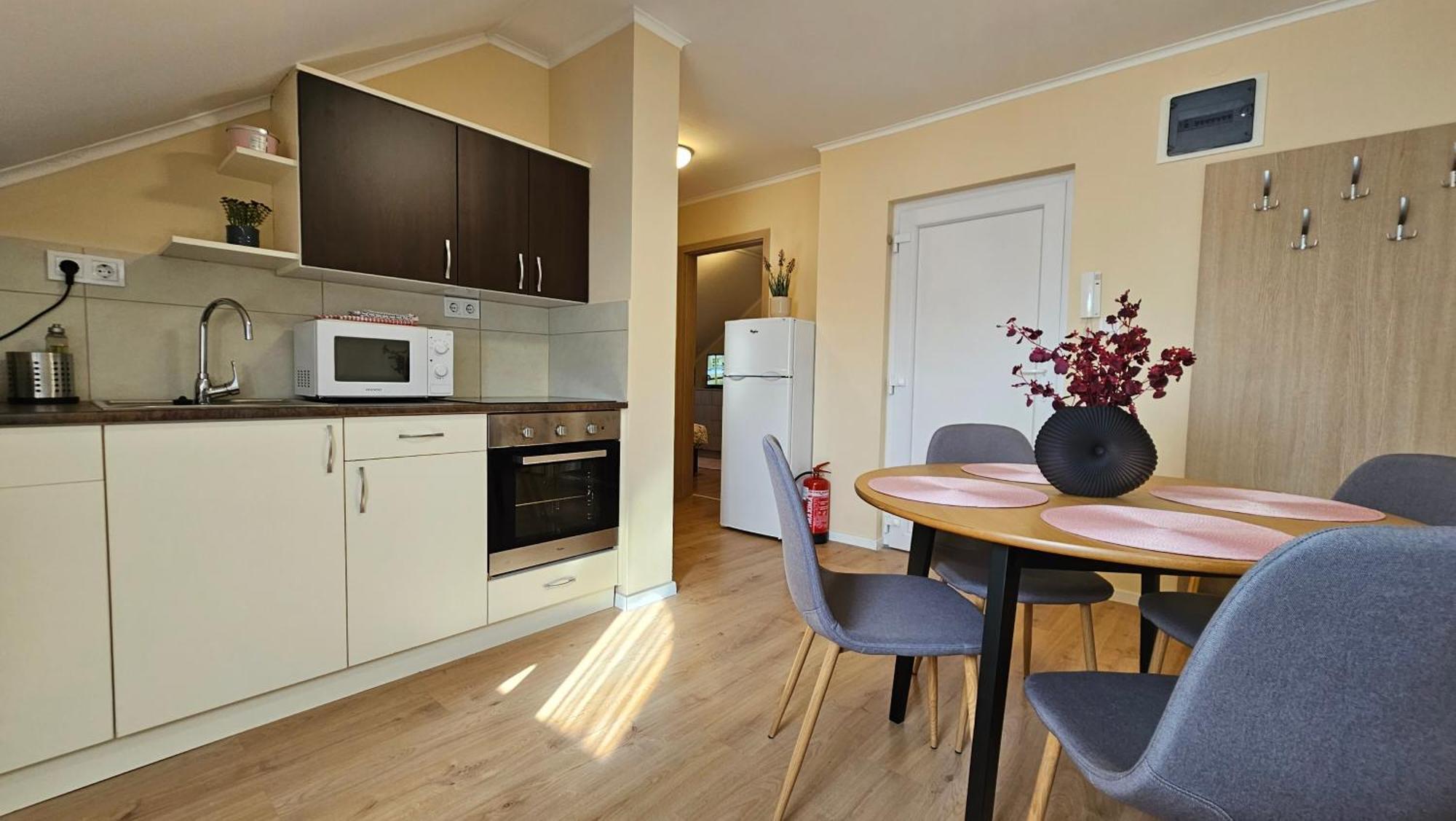 Lucsony Apartman Mosonmagyaróvár Buitenkant foto